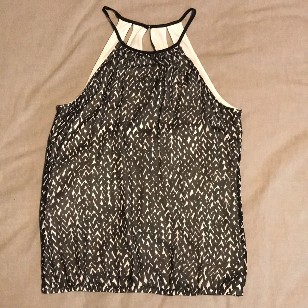Sleeveless black and white top